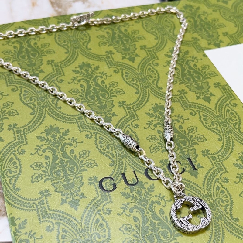 G*u*i necklaces
